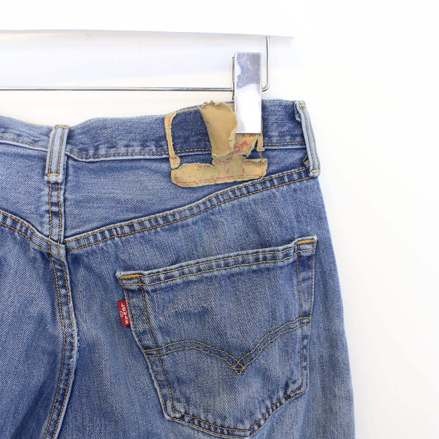 Vintage Levis Jeans in blue. Best fits W30 L43