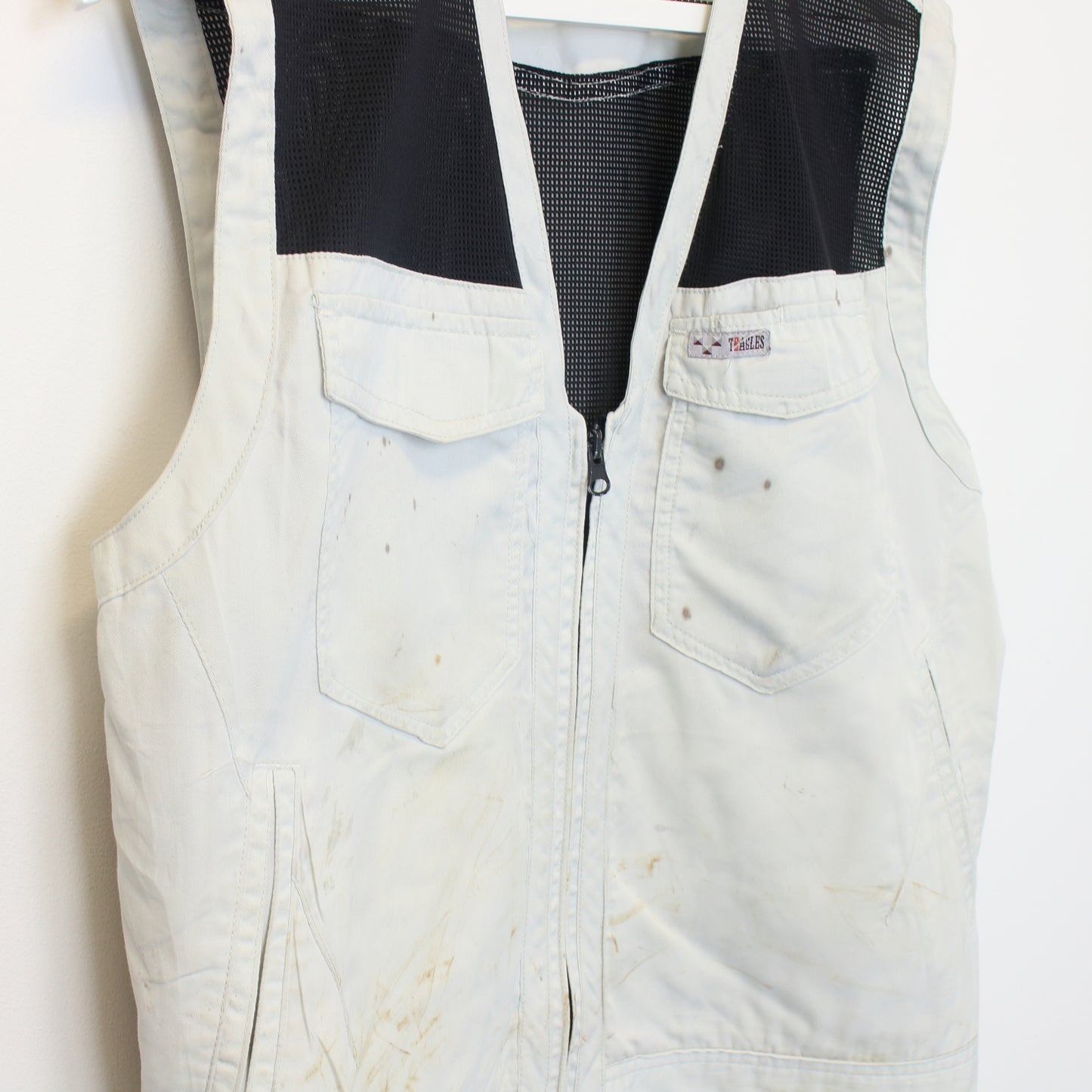 Vintage Teagles vest in white. Best fits M