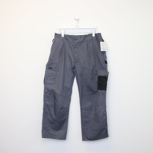 Vintage Montex workwear cargo pants in grey. Best fits 30W