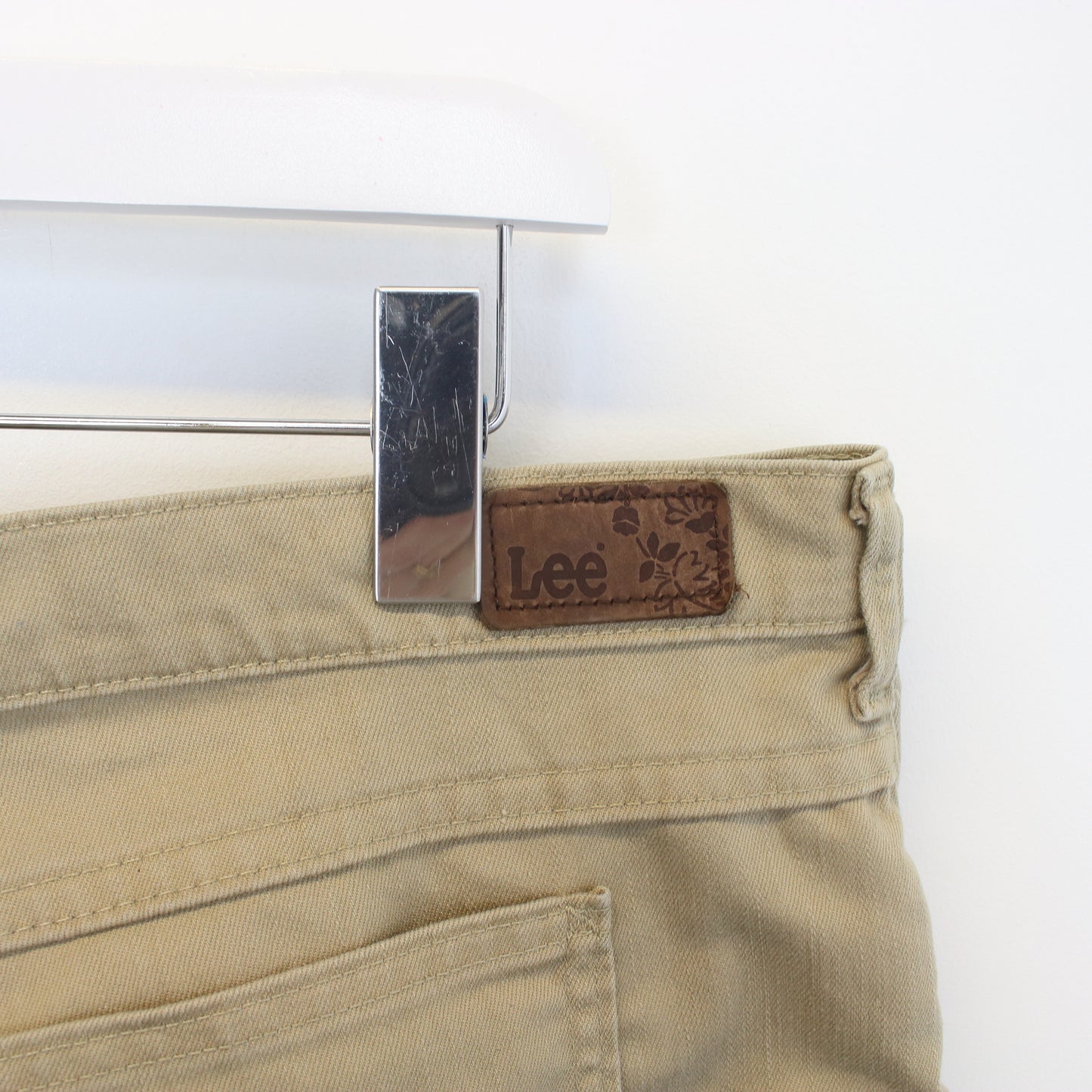 Vintage Lee denim jeans in beige. Best fits 36W