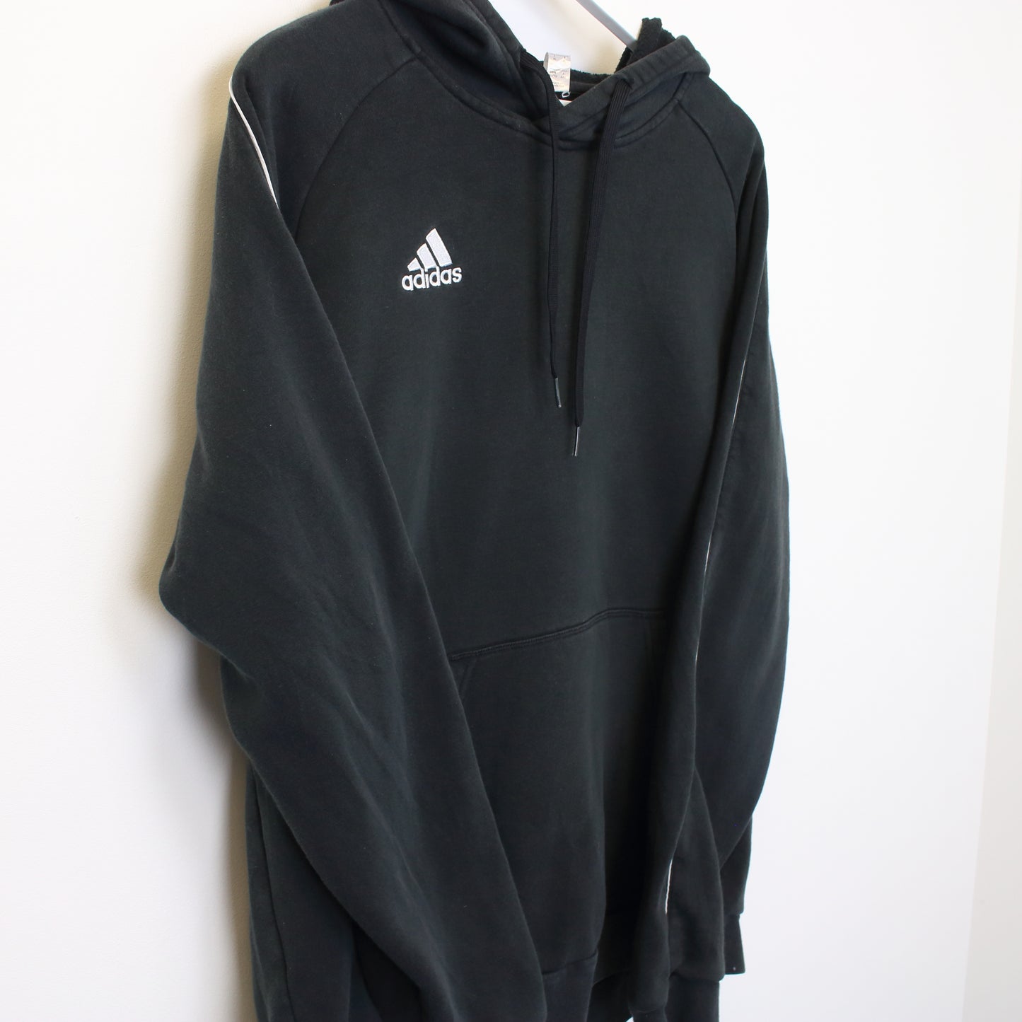 Vintage Adidas sweatshirt in Black. Best Fits L