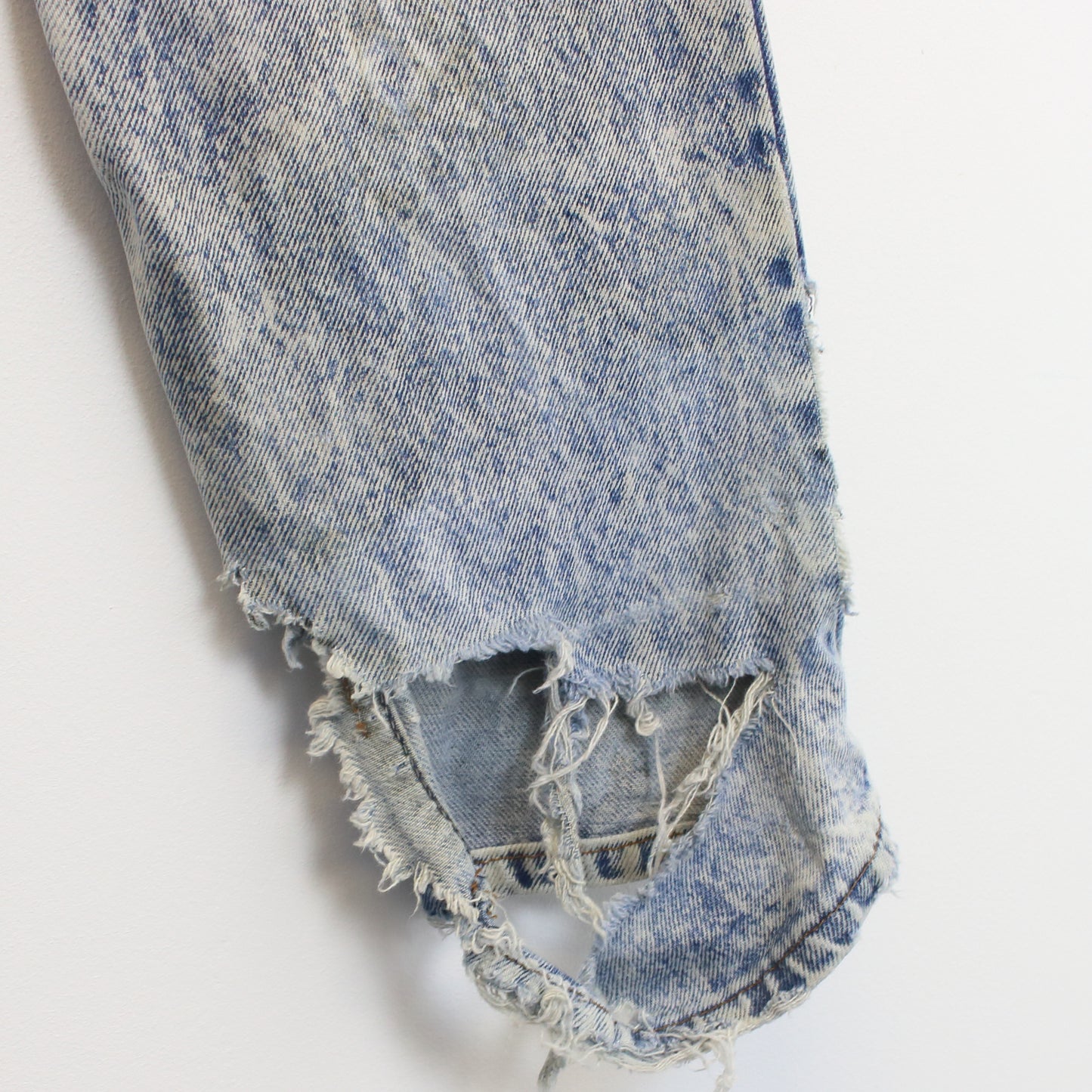 Vintage Levi's jeans in Blue. Best fits 30W