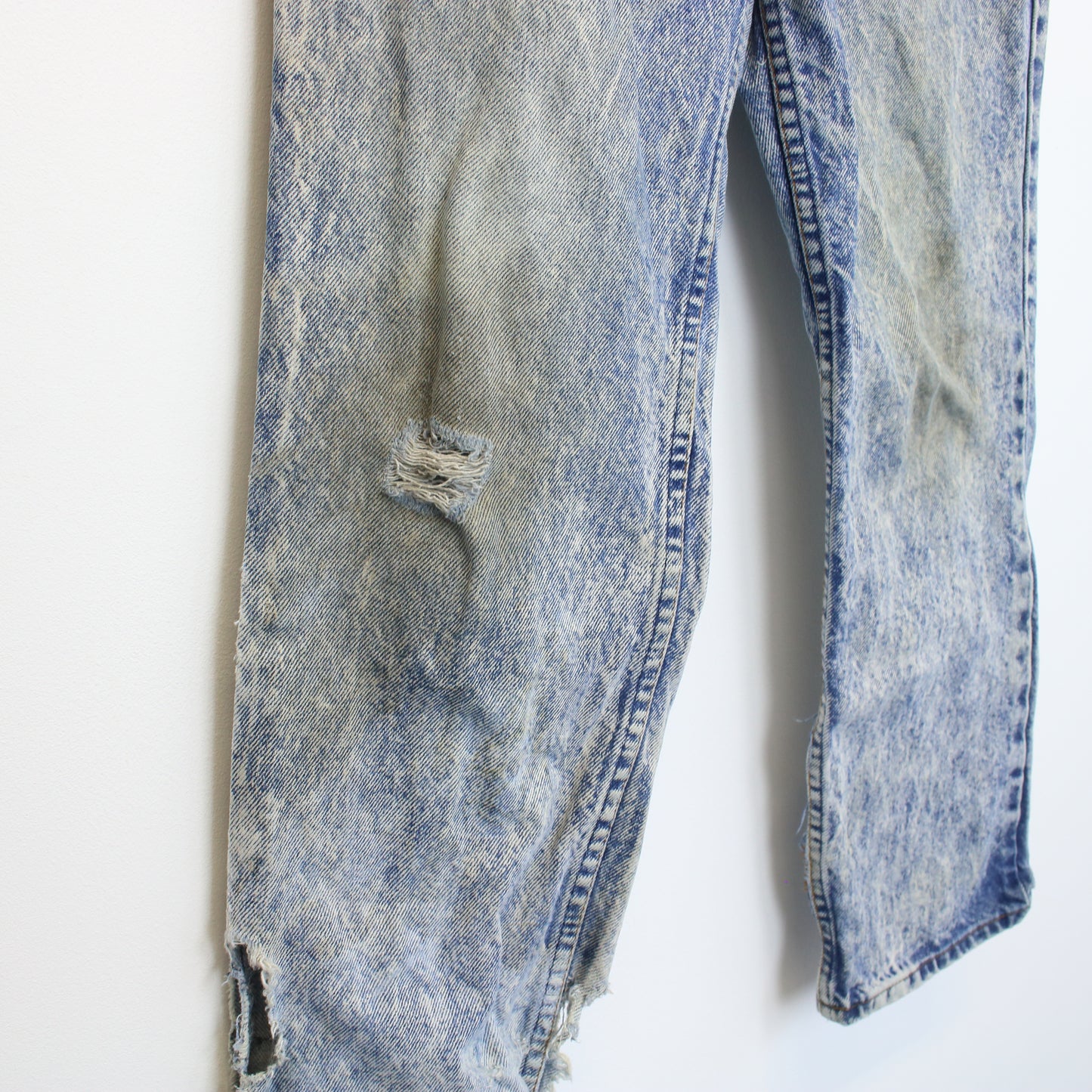 Vintage Levi's jeans in Blue. Best fits 30W