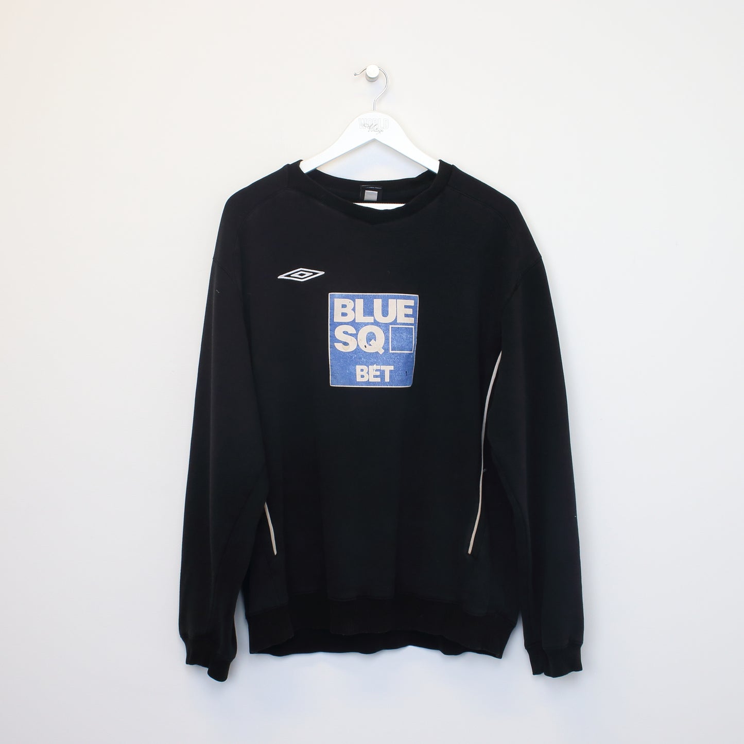 Vintage Umbro sweatshirt in black. Best fits XL