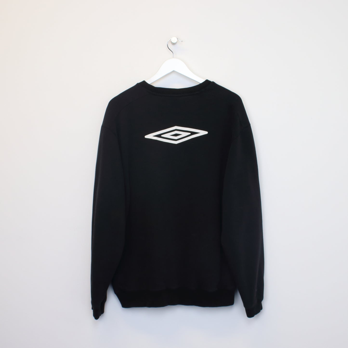 Vintage Umbro sweatshirt in black. Best fits XL