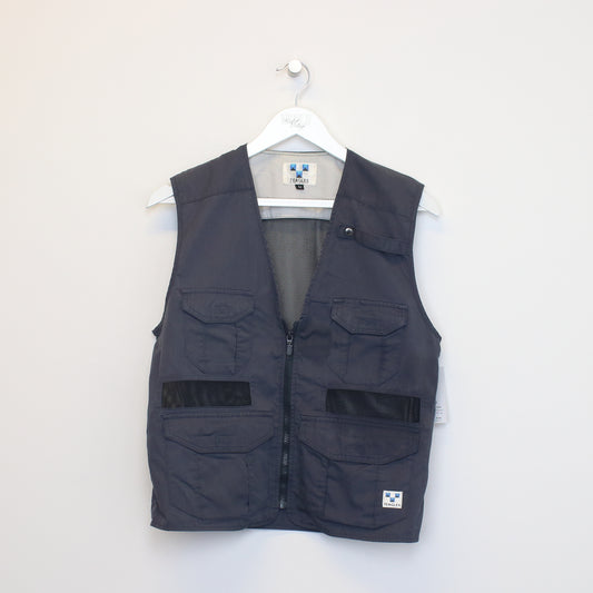 Vintage Teagles vest in Grey. Best fits M