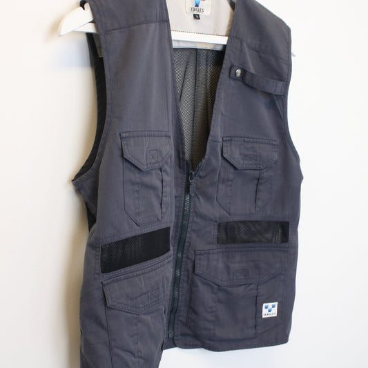 Vintage Teagles vest in Grey. Best fits M