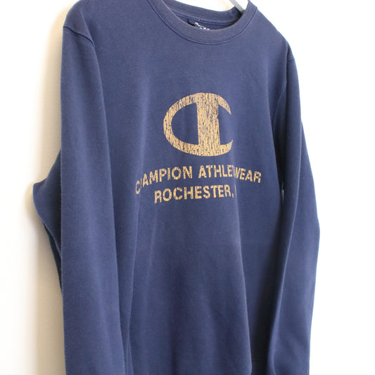 Vintage Champion sweatshirt in Navy. Best fits M