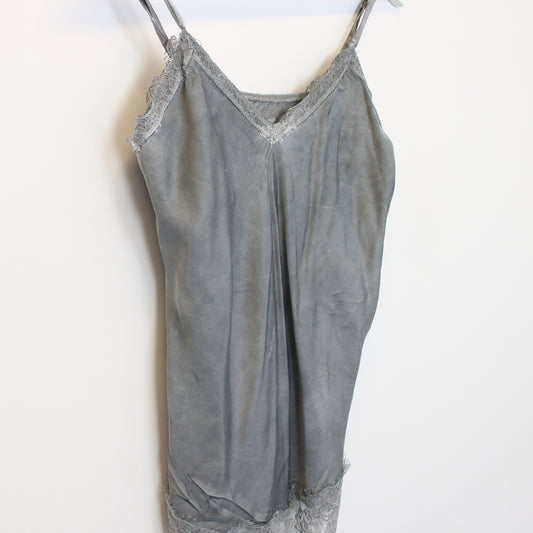 Vintage women's Unbranded cami in Grey. Best fits M