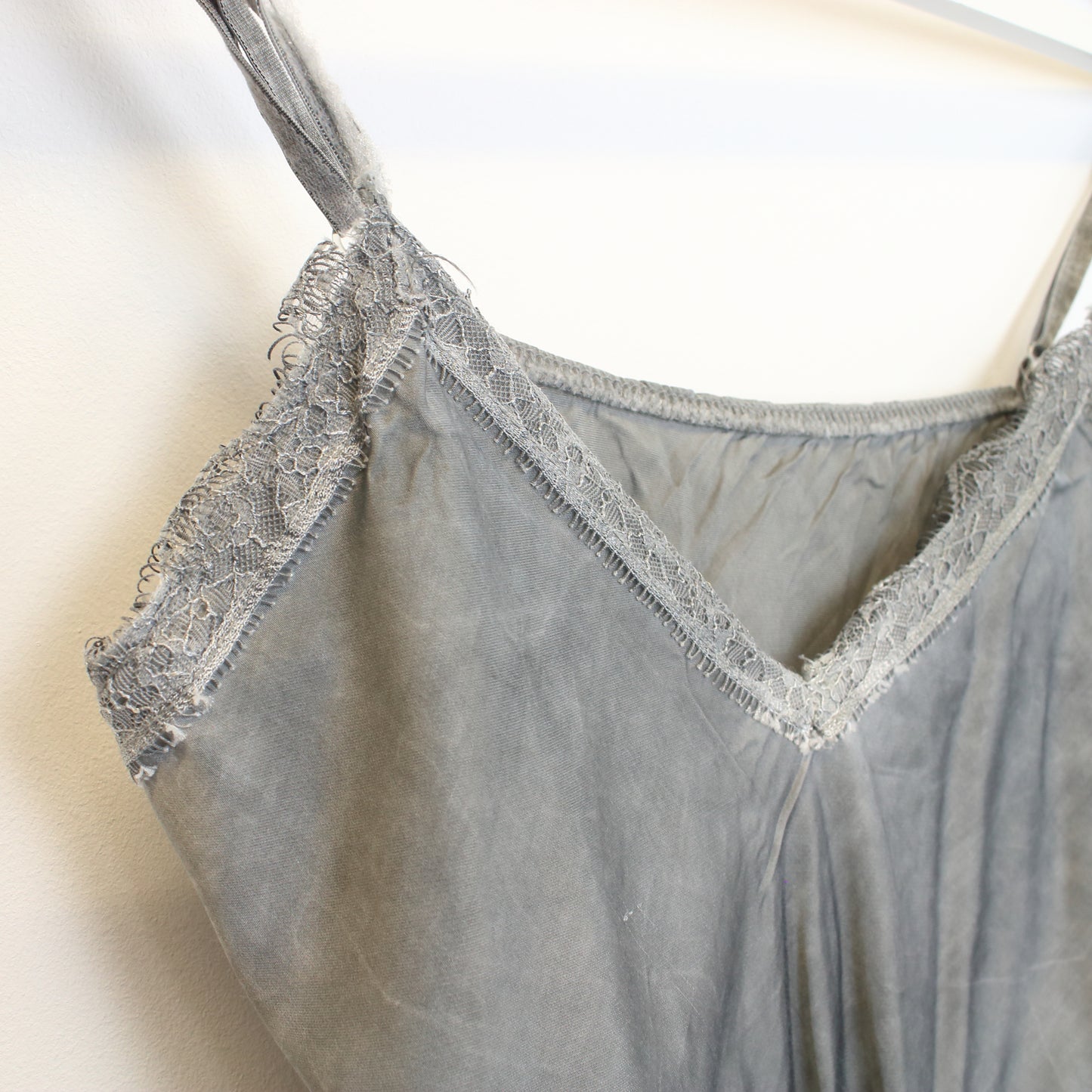 Vintage women's Unbranded cami in Grey. Best fits M