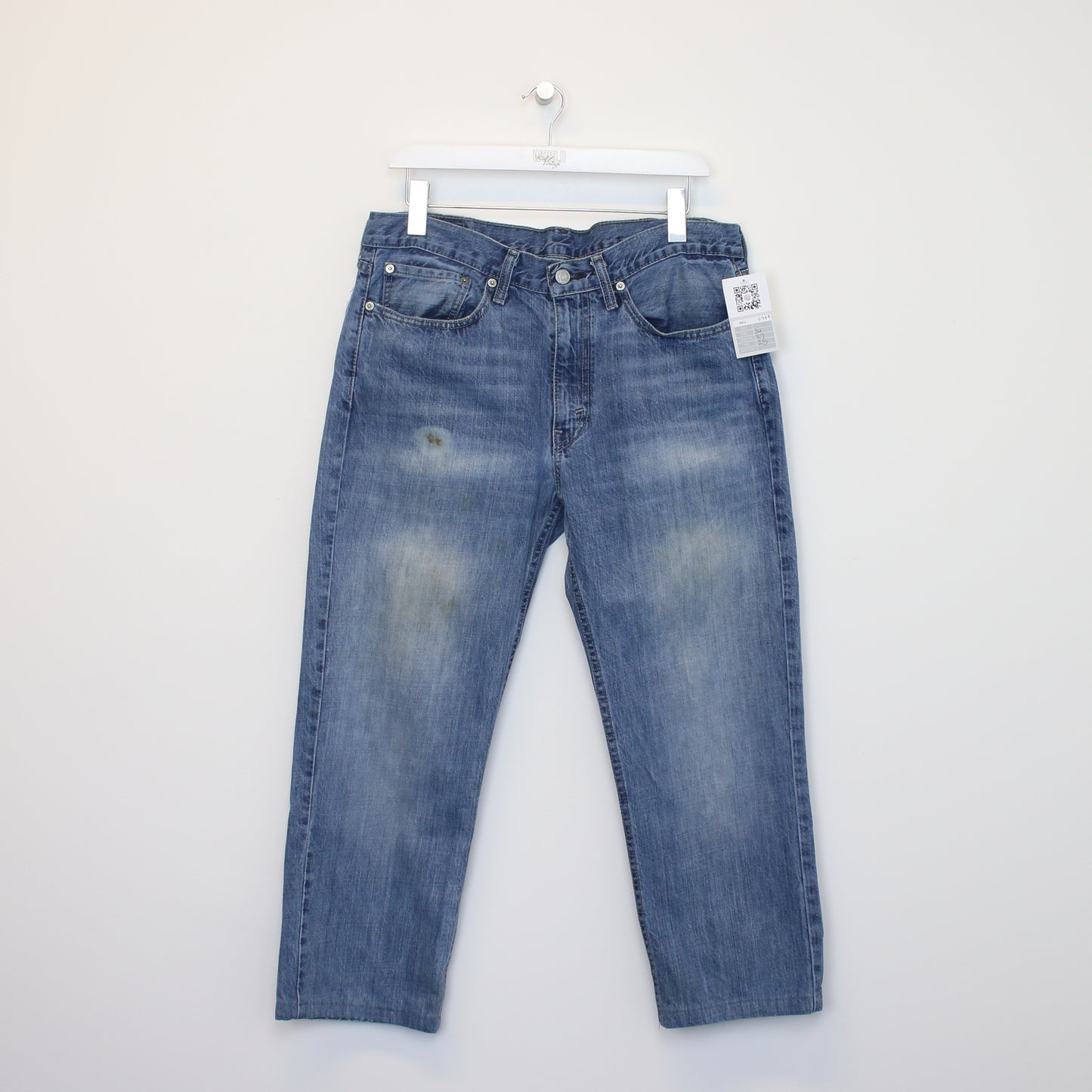 Vintage Levi's jeans in Blue. Best fits 34W