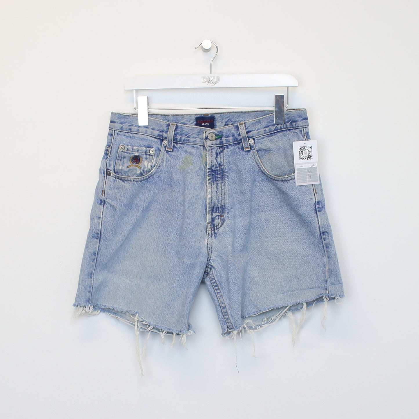 Vintage Tommy Hilfiger jean shorts. Best fits W33