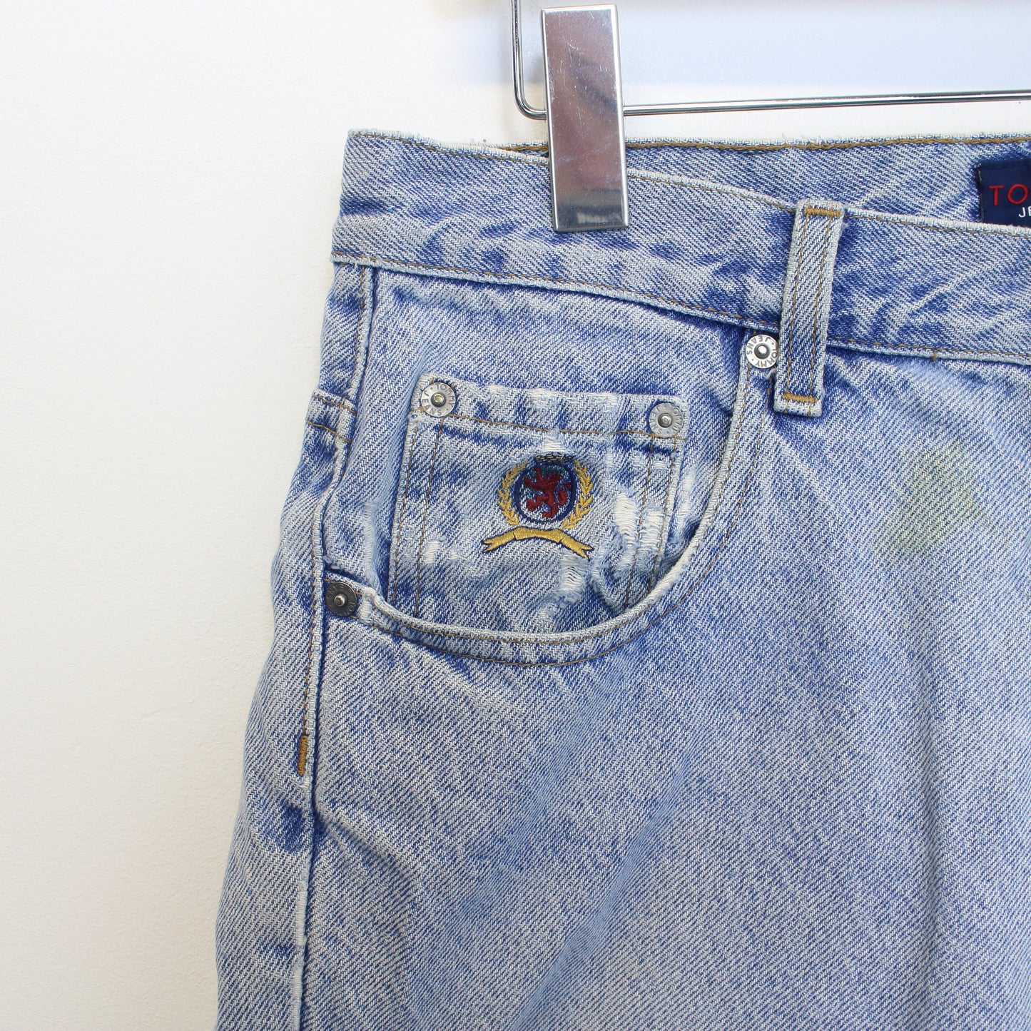 Vintage Tommy Hilfiger jean shorts. Best fits W33