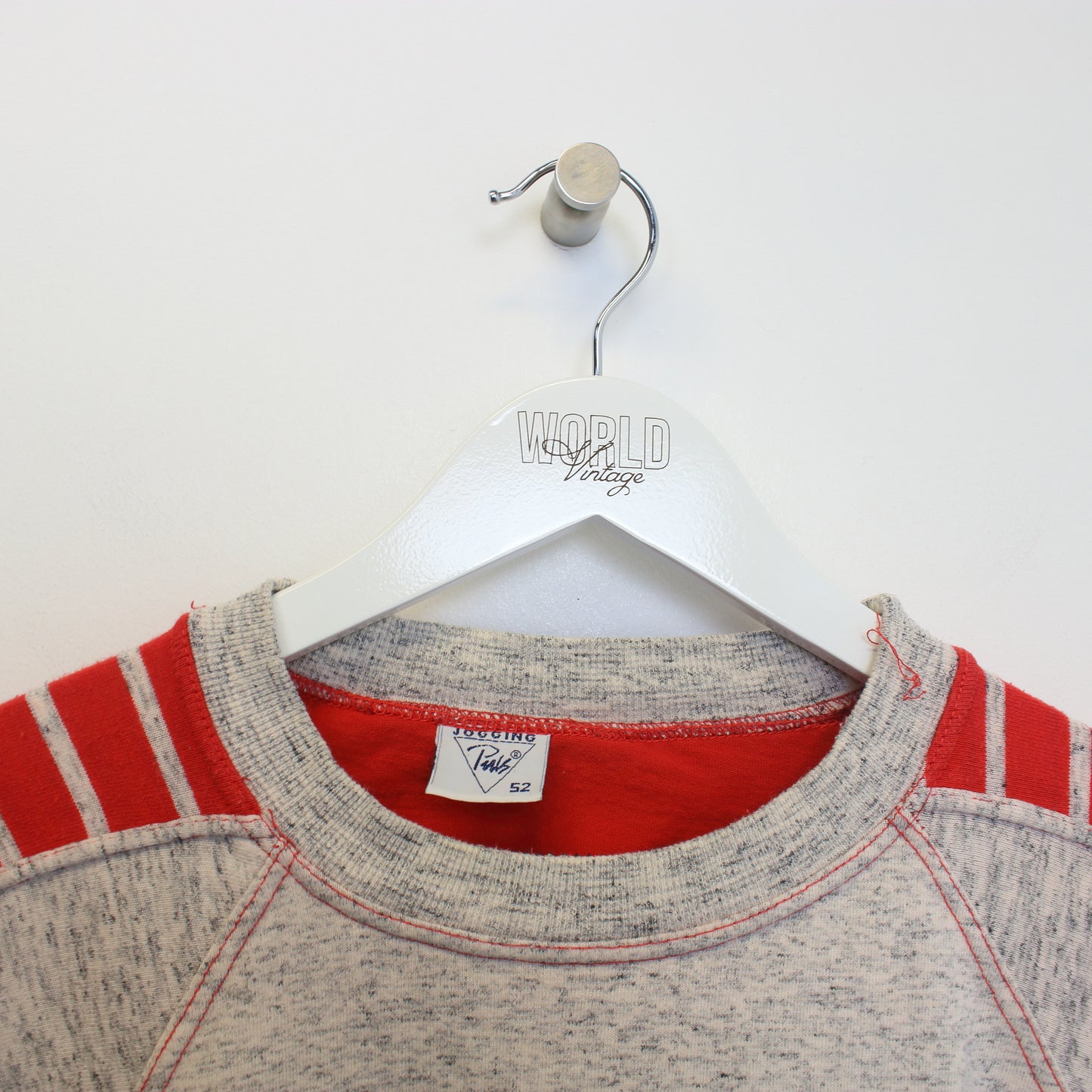 Vintage Jogging puls sweatshirt in Grey and Red. Best fits L