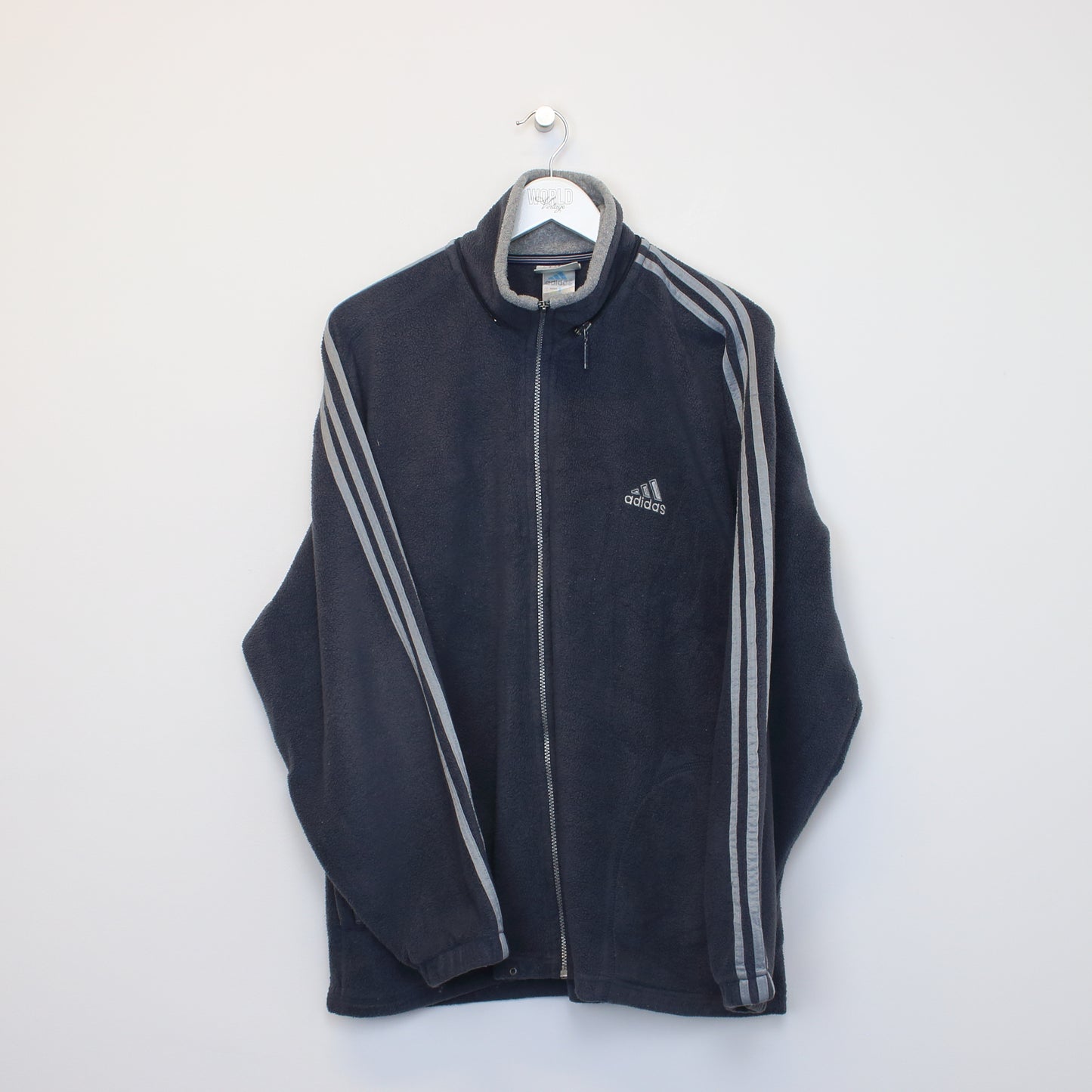 Vintage Adidas fleece in grey. Best fits L