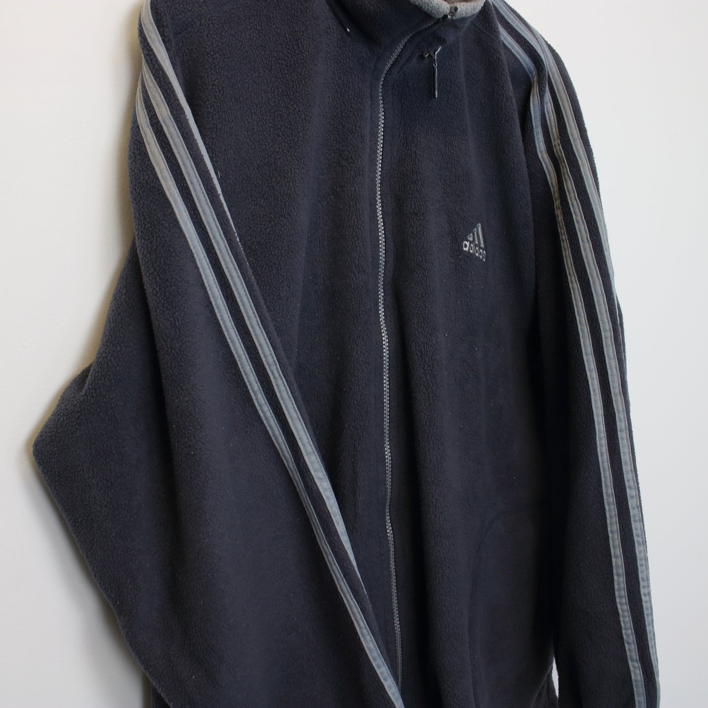 Vintage Adidas fleece in grey. Best fits L