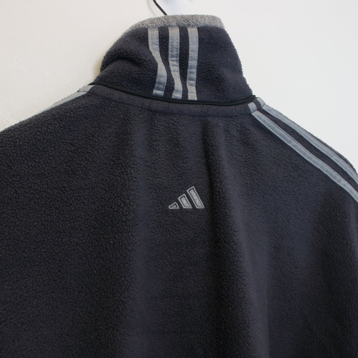 Vintage Adidas fleece in grey. Best fits L