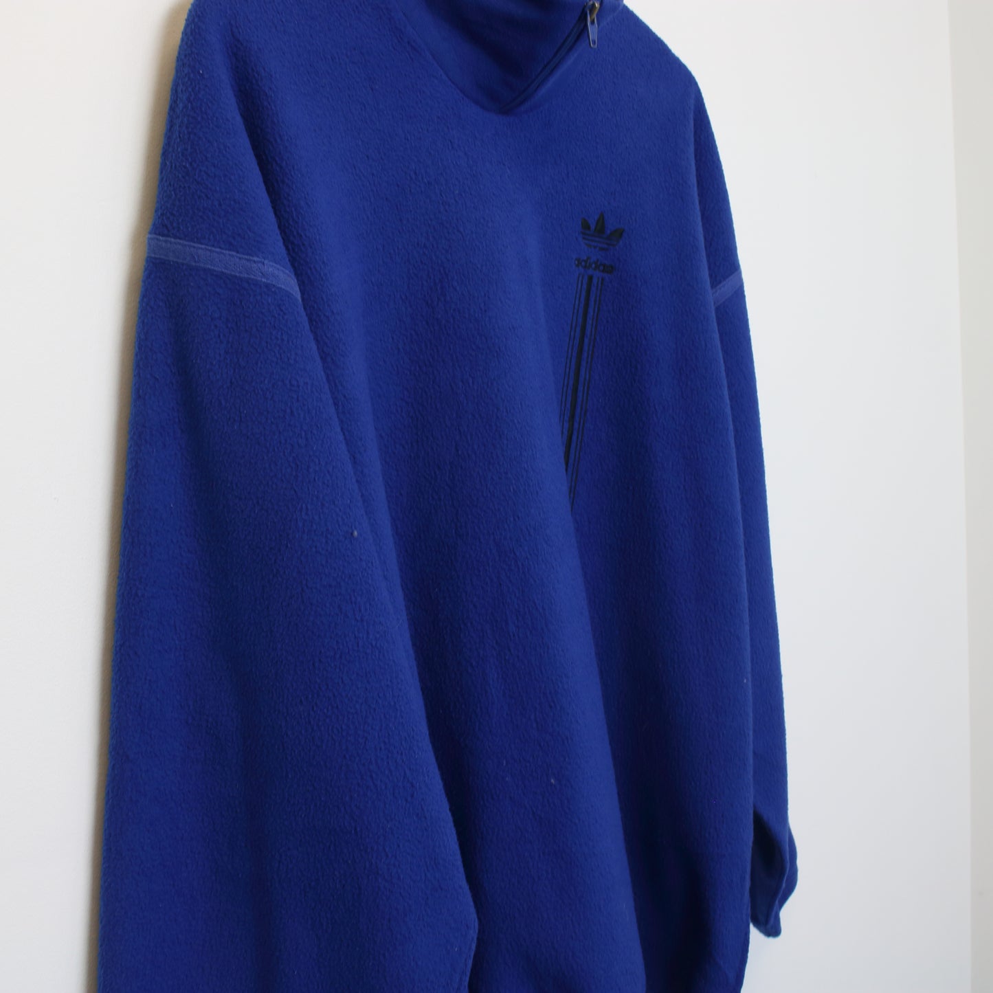 Vintage Adidas fleece in blue. Best fits L