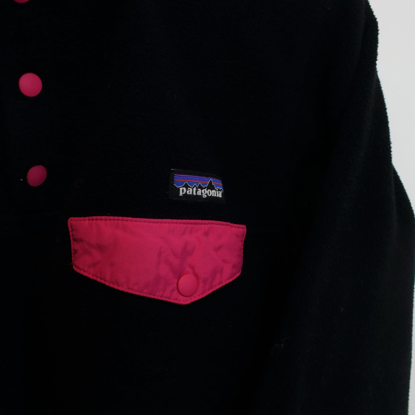 Vintage Patagonia fleece in pink and black. Best fits S