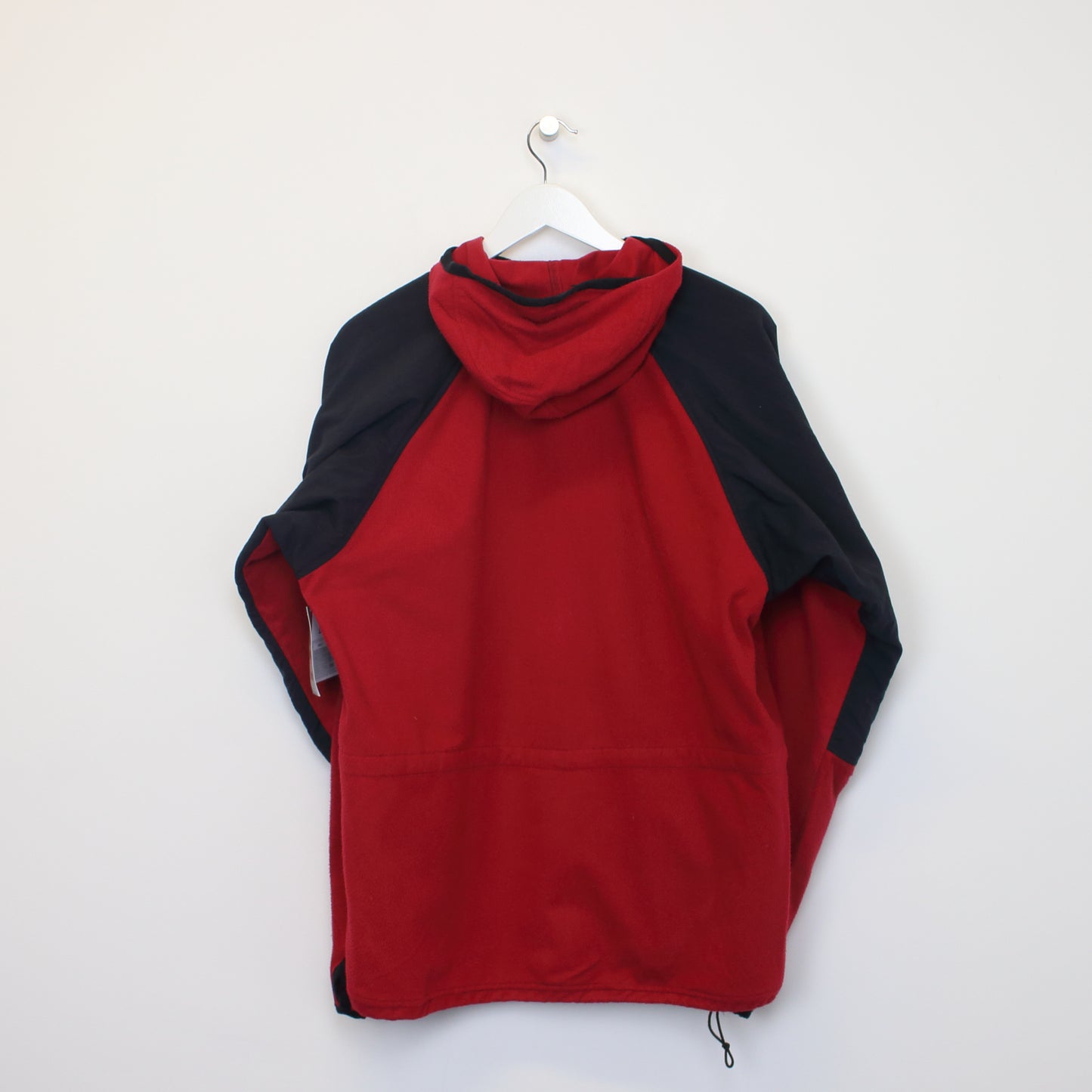 Vintage Mountain Equipment fleece in red. Best fits L