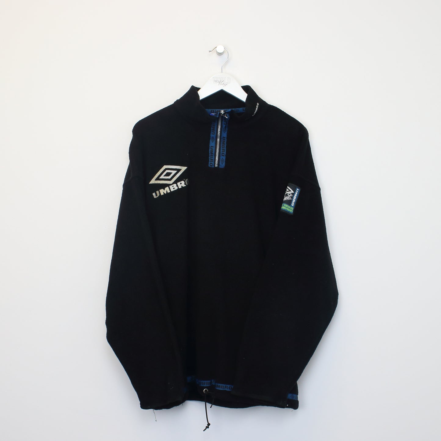 Vintage Umbro quarter zip fleece in black. Best fits L