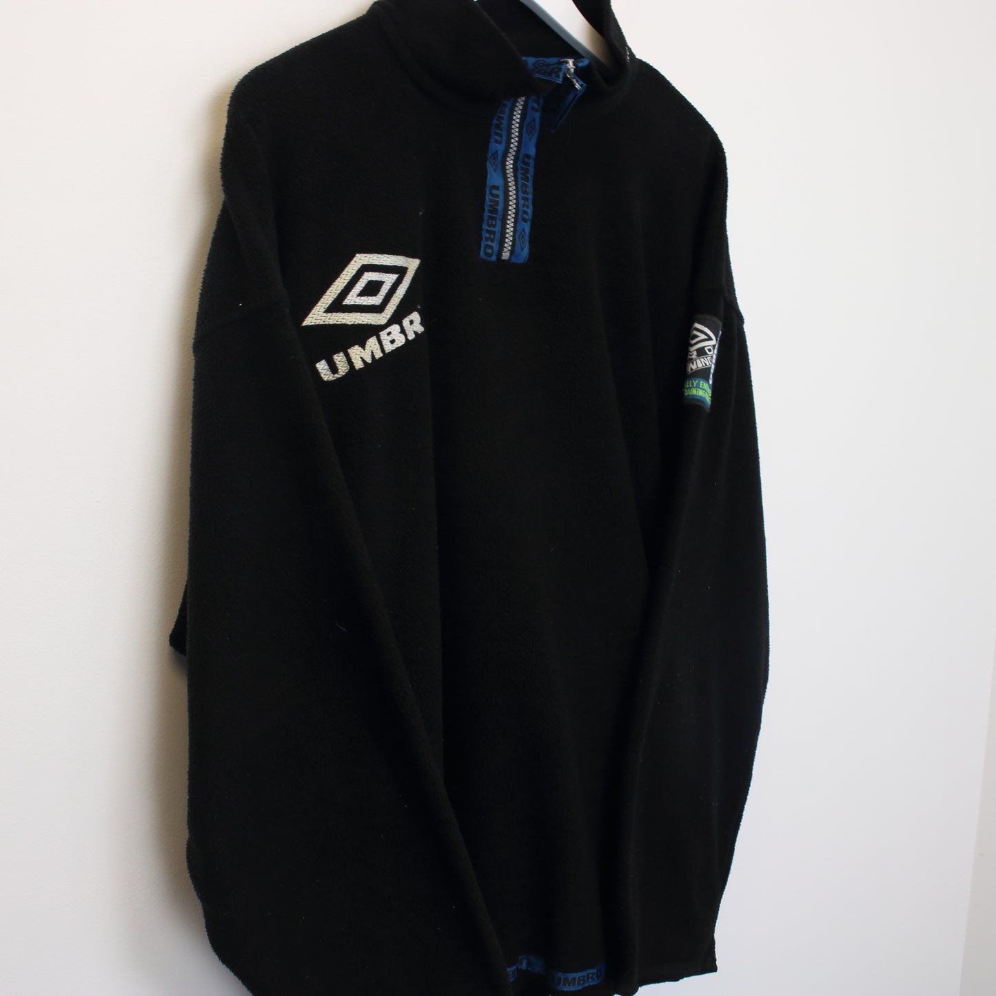 Vintage Umbro quarter zip fleece in black. Best fits L