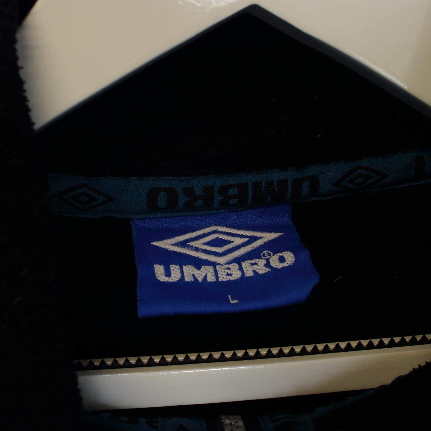 Vintage Umbro quarter zip fleece in black. Best fits L