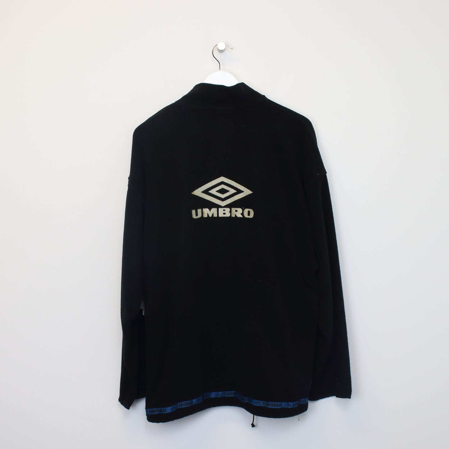 Vintage Umbro quarter zip fleece in black. Best fits L