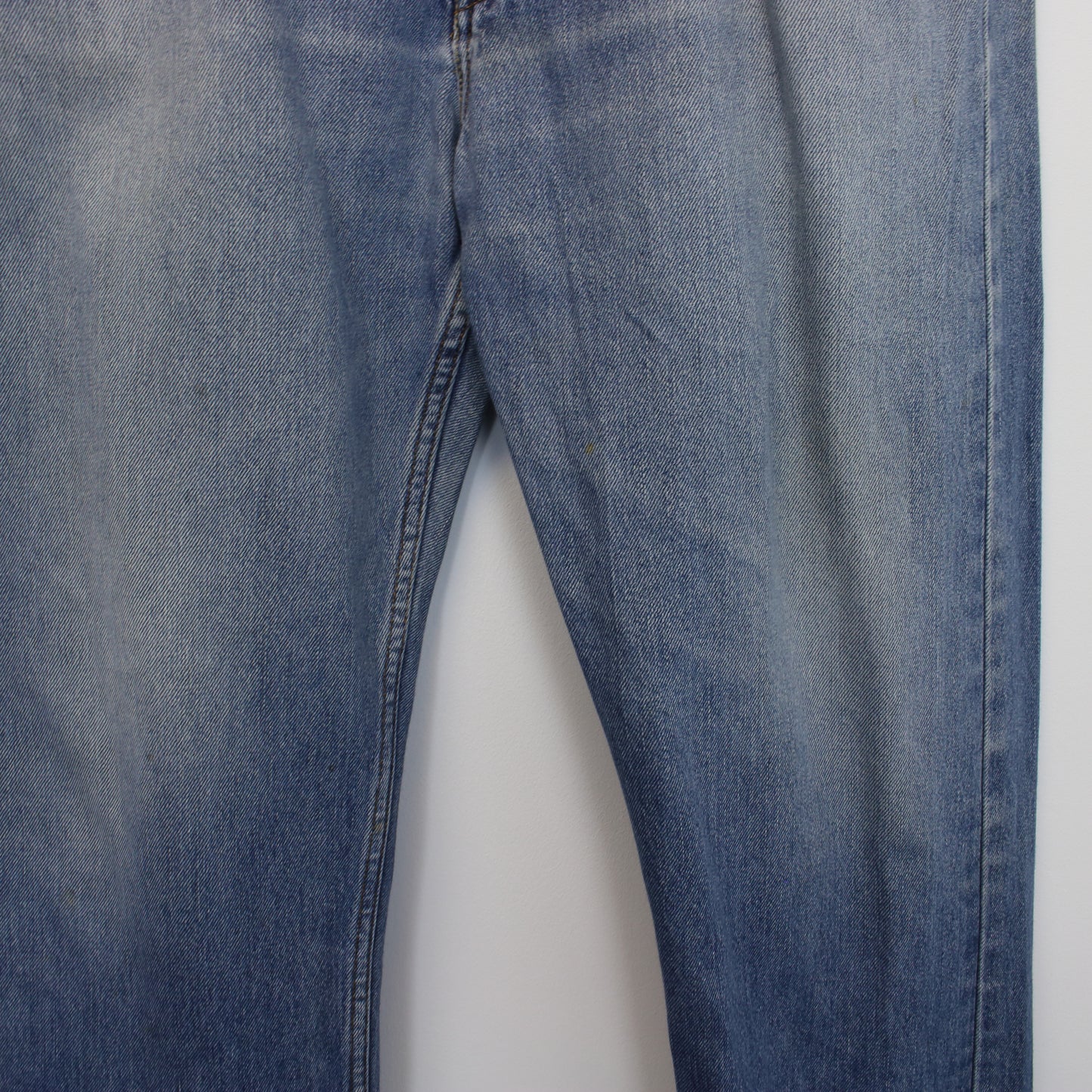 Vintage Levi's 505 jeans in blue. Best fits W30 L32