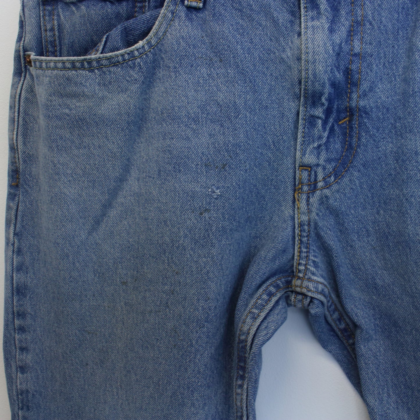 Vintage Levi's jeans in blue. Best fits W32 L32