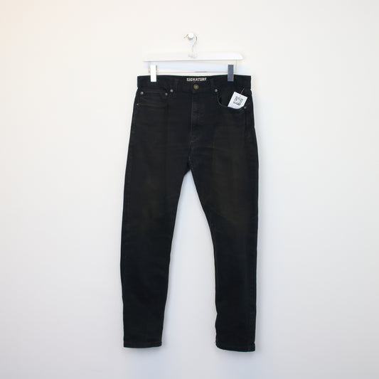 Vintage Levi's jeans in black. Best fits W34 L30