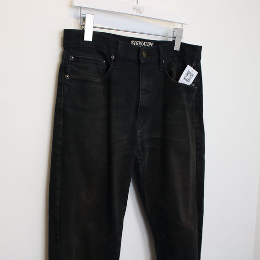 Vintage Levi's jeans in black. Best fits W34 L30