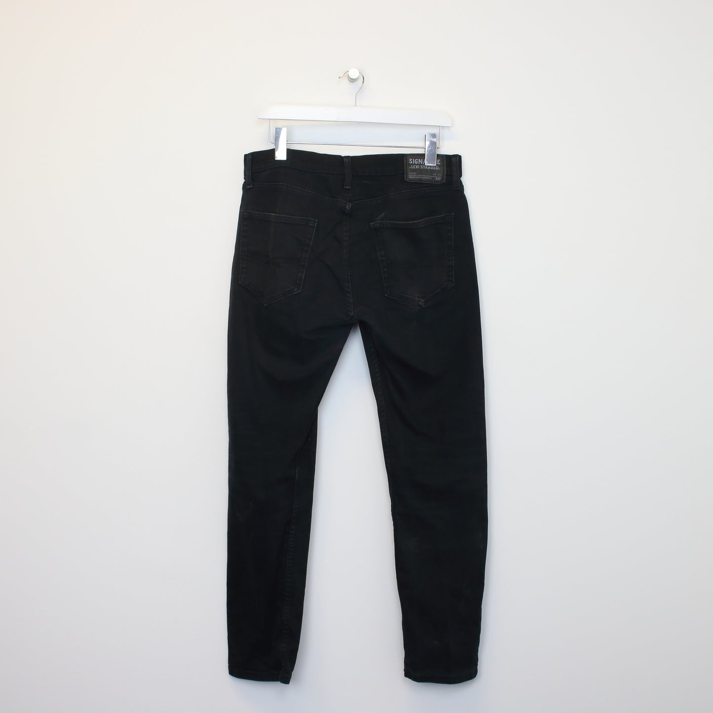 Vintage Levi's jeans in black. Best fits W34 L30