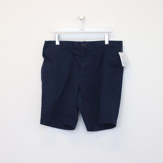 Vintage Tommy Hilfiger shorts in navy. Best fits W37