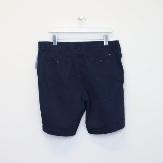 Vintage Tommy Hilfiger shorts in navy. Best fits W37