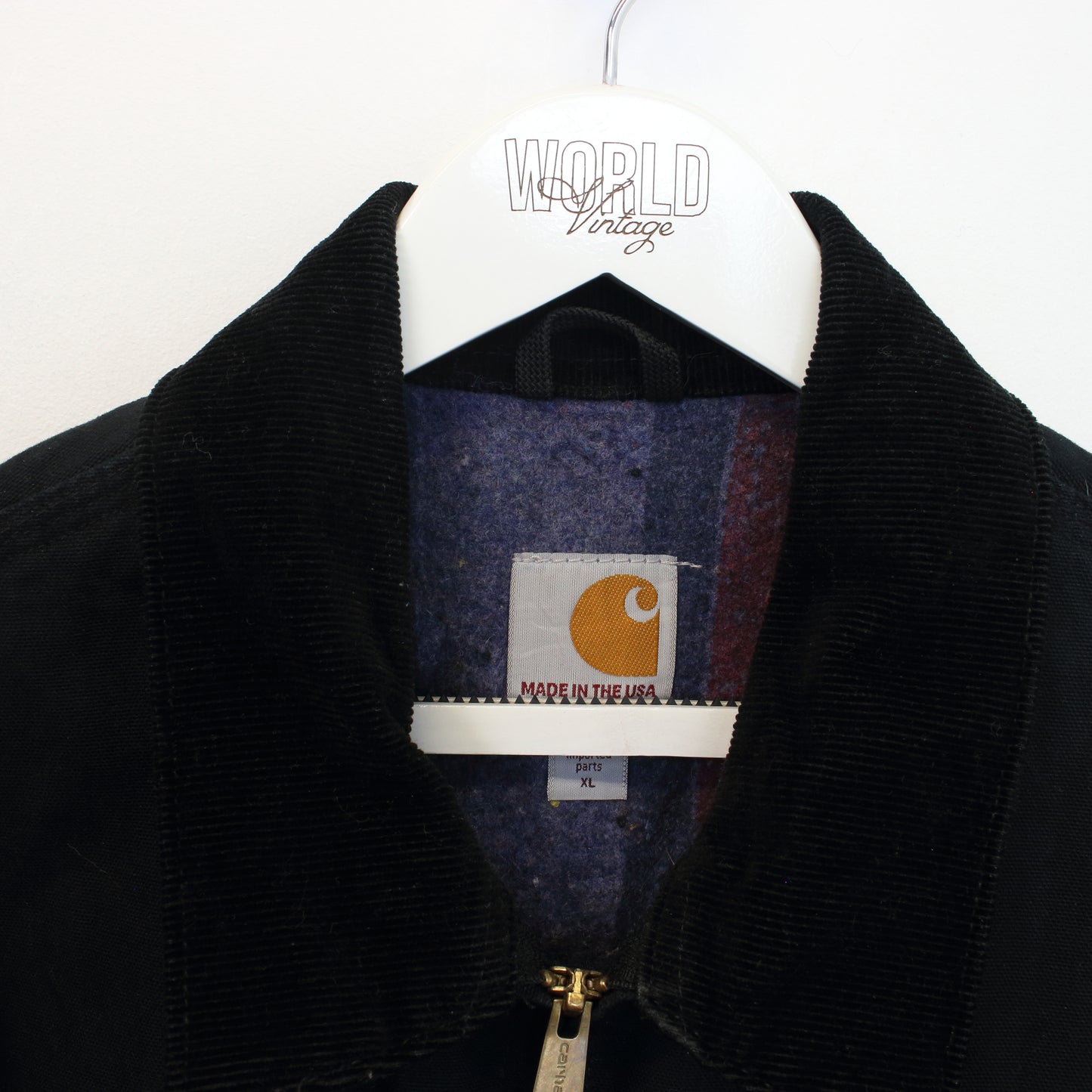 Vintage Carhartt jacket in black. Best fits XL