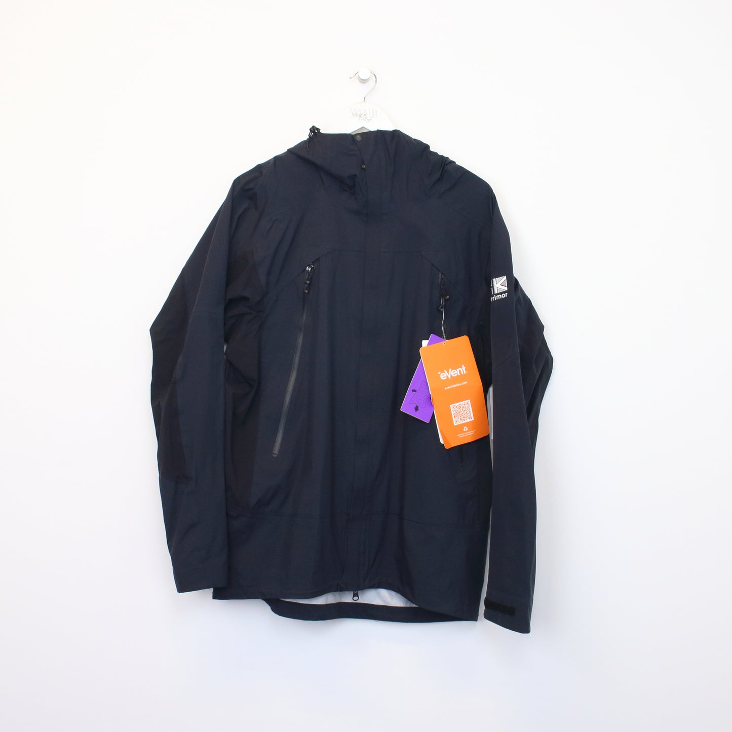 Vintage Karrimor jacket in black. Best fits L