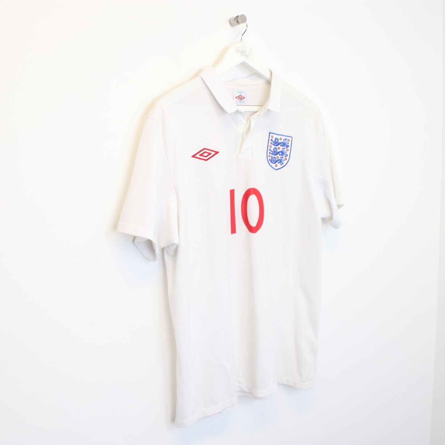 Vintage England shirt in white. Best fits L