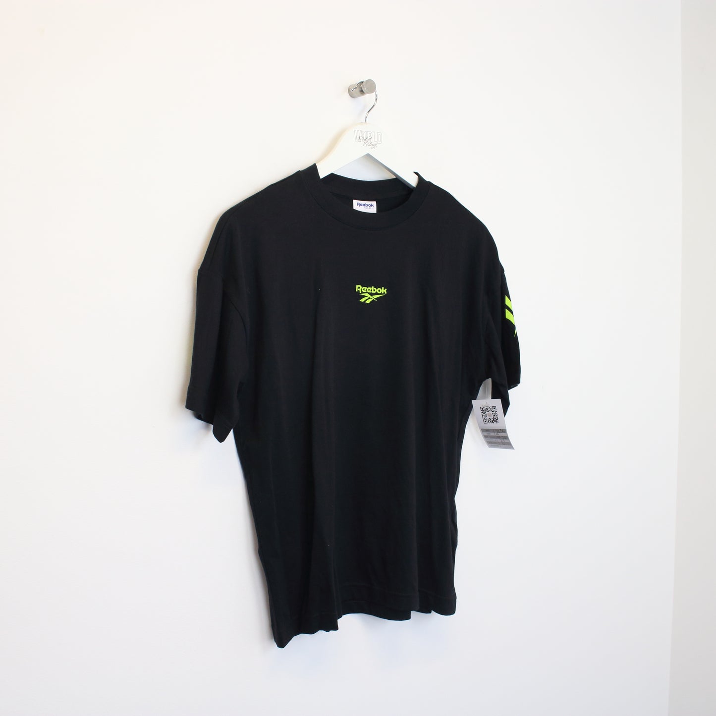 Vintage Reebok t-shirt in Black. Best fits M