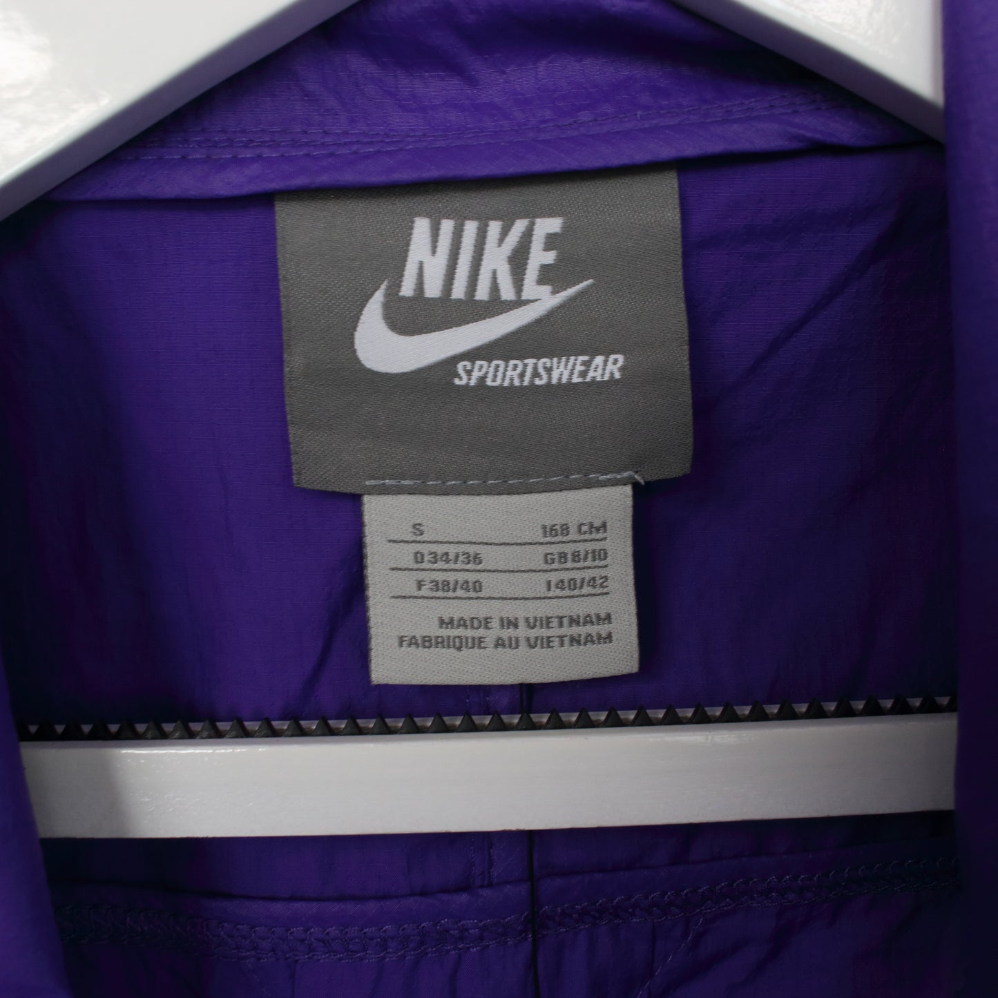 Vintage Womens Nike jacket in Purple . Best fits XS