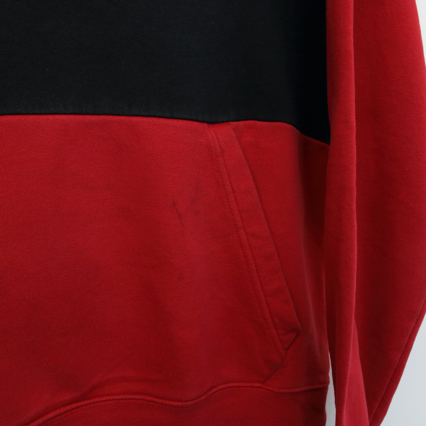 Vintage Air Jordan hoodie in black and red. Best fits L