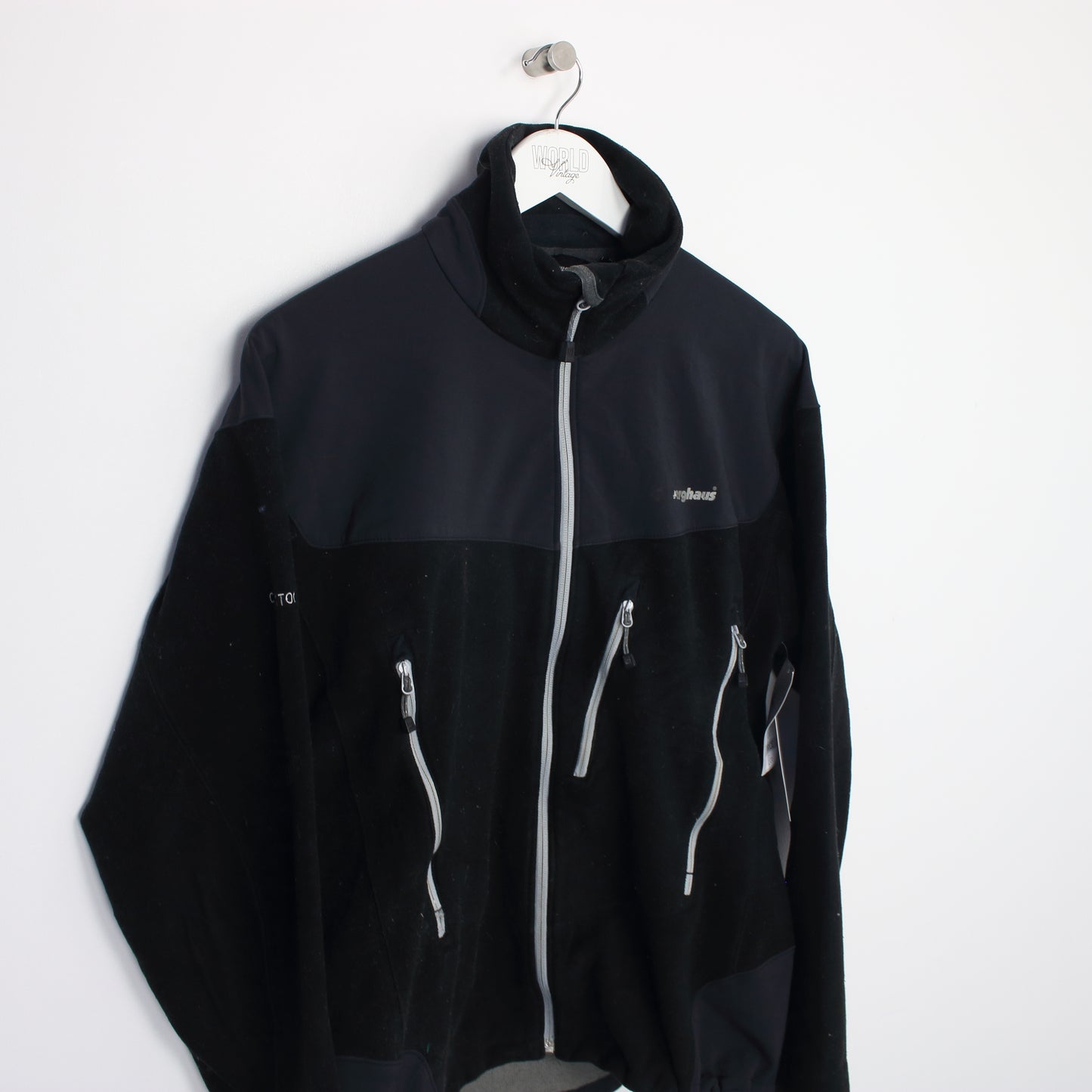 Vintage Berghaus jacket in black. Best fits M