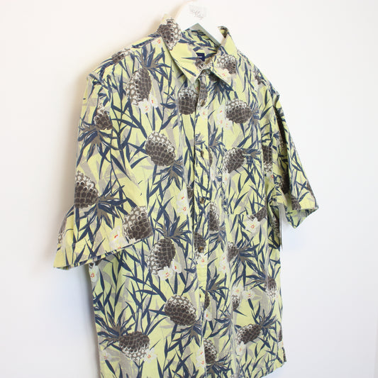 Vintage Unbranded Hawaiian shirt in green. Best fits L