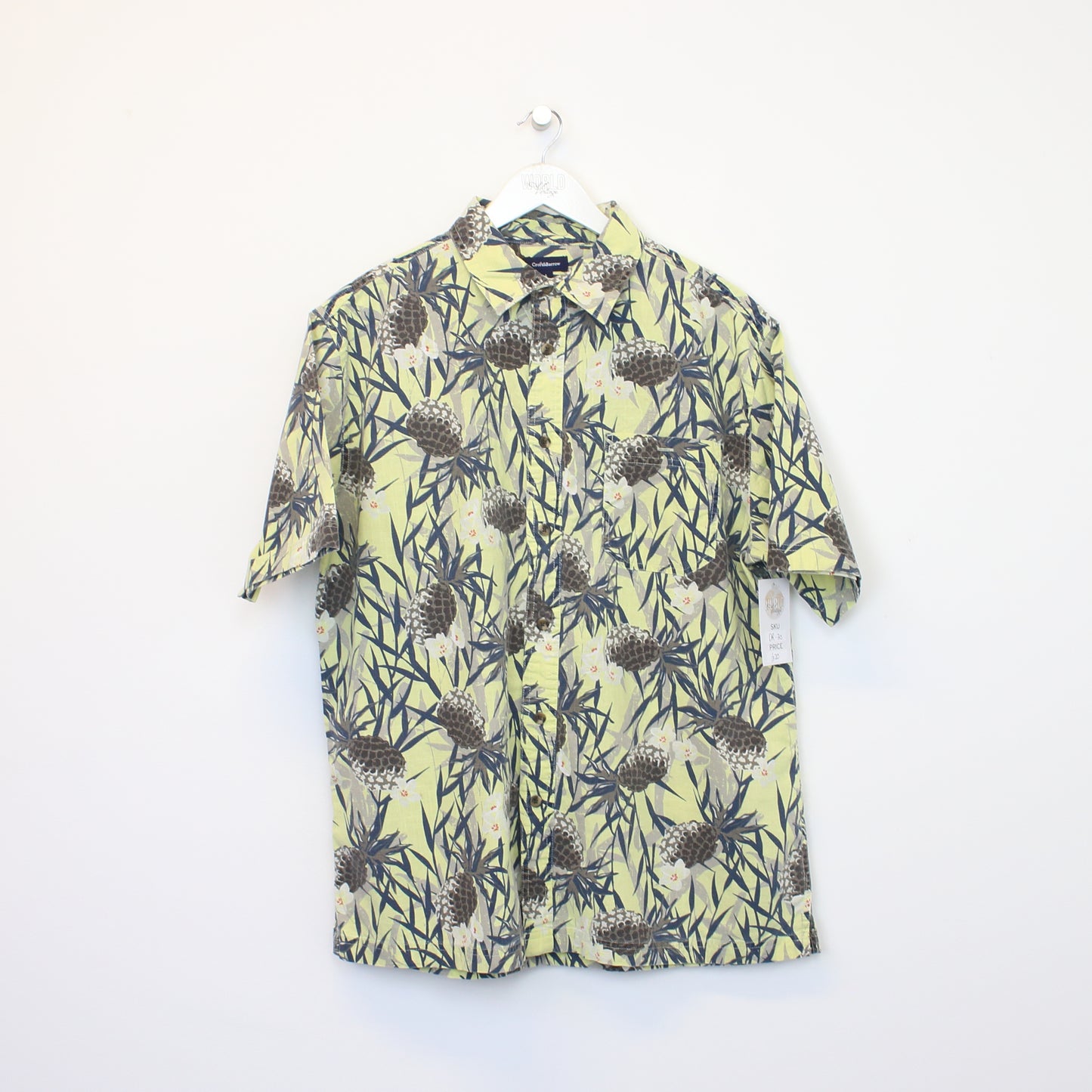 Vintage Unbranded Hawaiian shirt in green. Best fits L