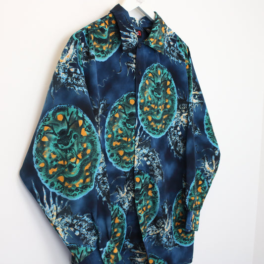 Vintage Unbranded Hawaiian shirt in blue and green. Best fits L