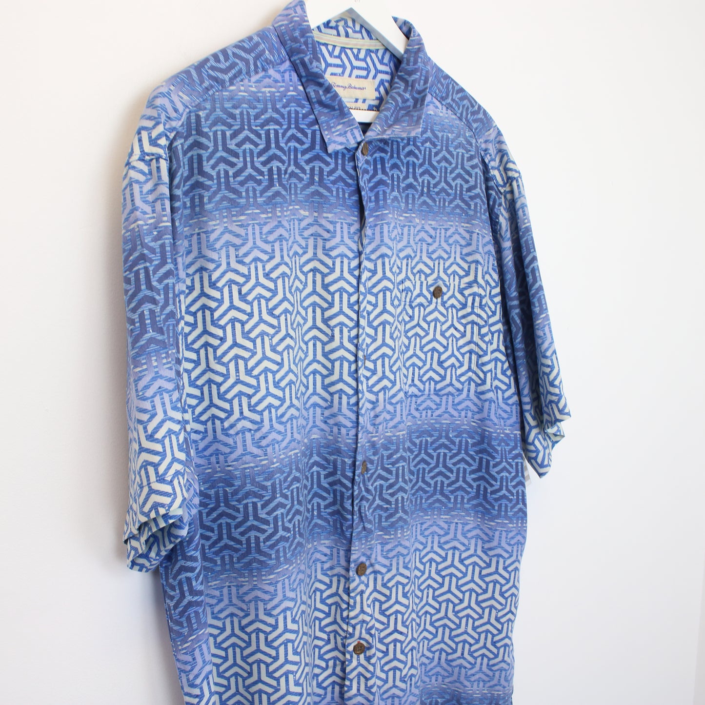 Vintage Unbranded patterned shirt in blue. Best fits XXL