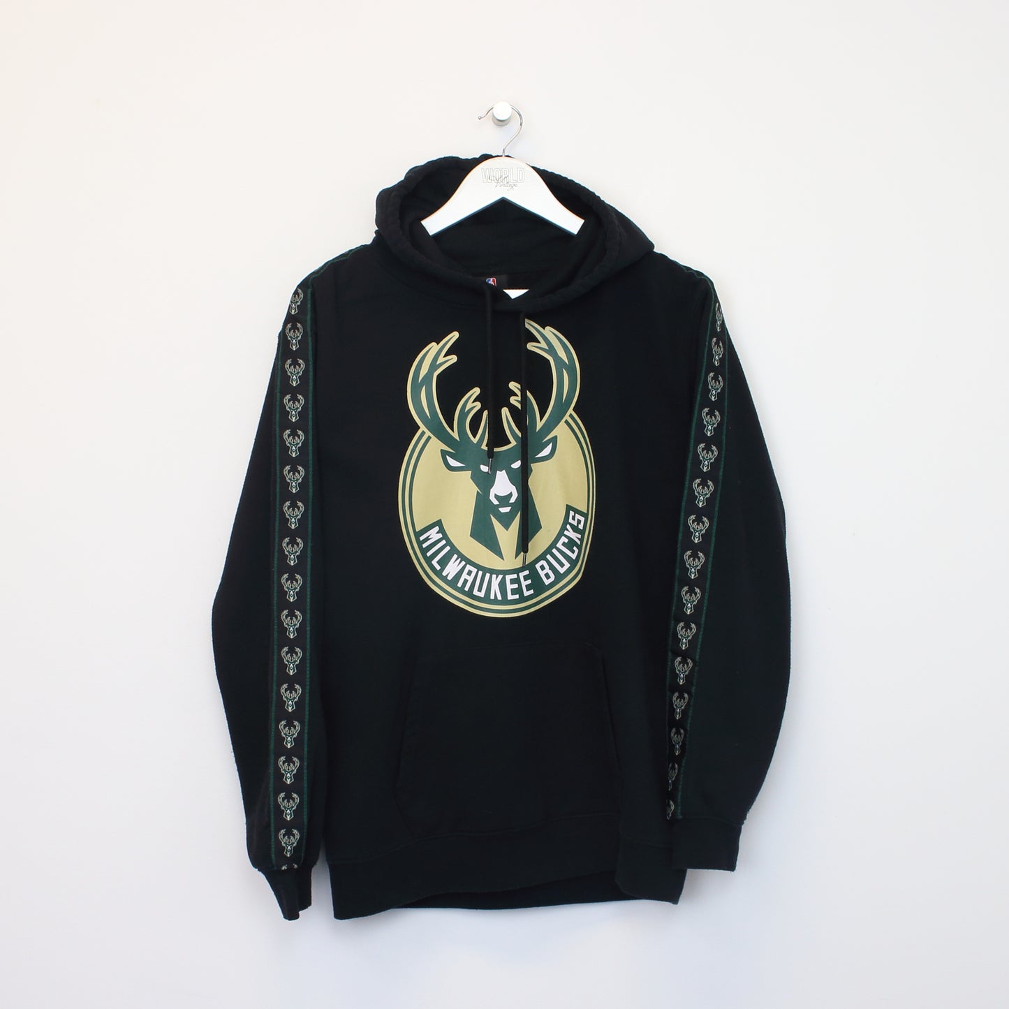 Vintage Milwaukee Bucks hoodie in black. Best fits M