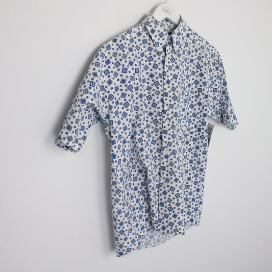 Vintage Extra Brand Hawaiian shirt in white and blue. Best fits M