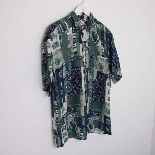 Vintage Unbranded Hawaiian shirt in green. Best fits L