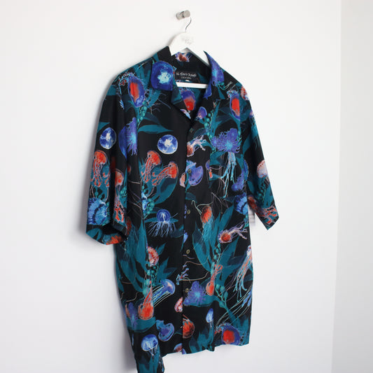 Vintage Via ripatti designs Hawaiian shirt in black and blue. Best fits XL
